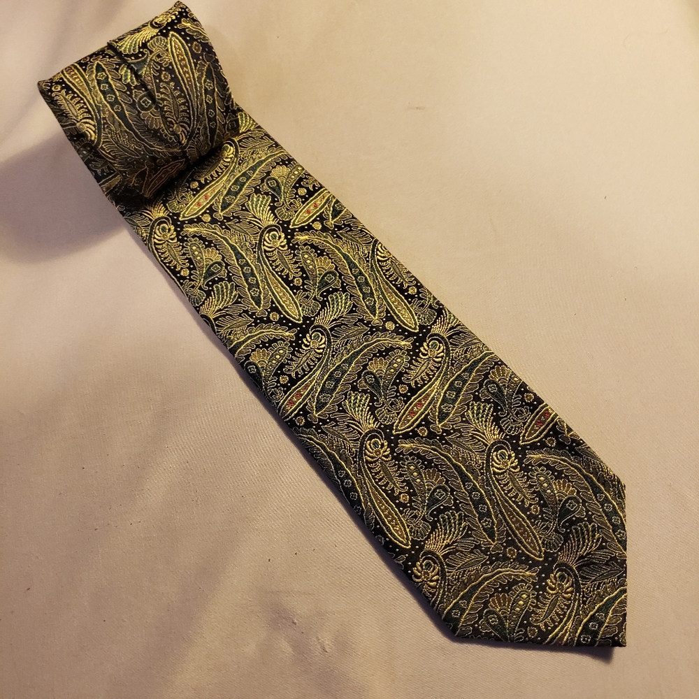 100% silk tie tailored in Italy 🇮🇹